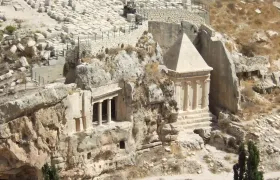 Kidron-Valley-tomb-Israel-2007-VFI-1